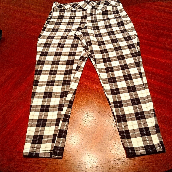 SOLD !!!!!!!!!!!!!!!!!!!!               Torrid legging bundle - Picture 4 of 4